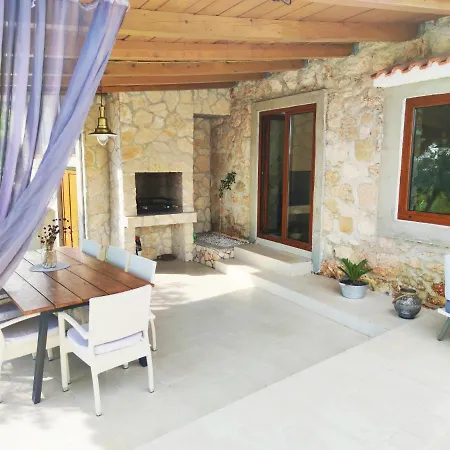 Villa Stone Hause Noa *