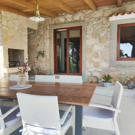 Stone Hause Noa