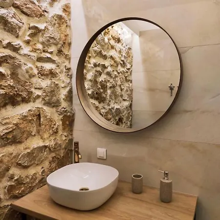 Stone Hause Noa * Banjol