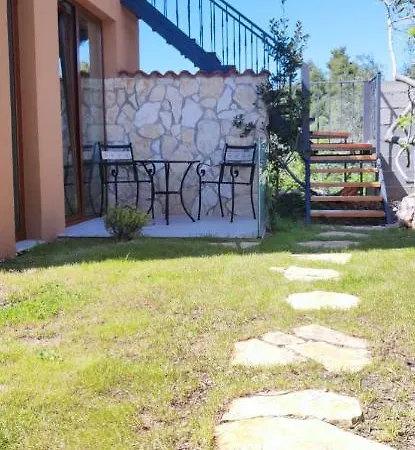 Stone Hause Noa