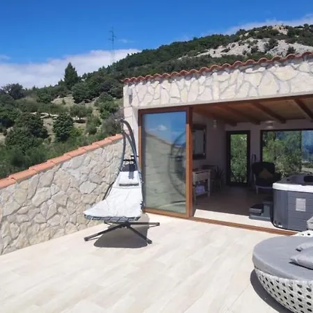 Stone Hause Noa Banjol